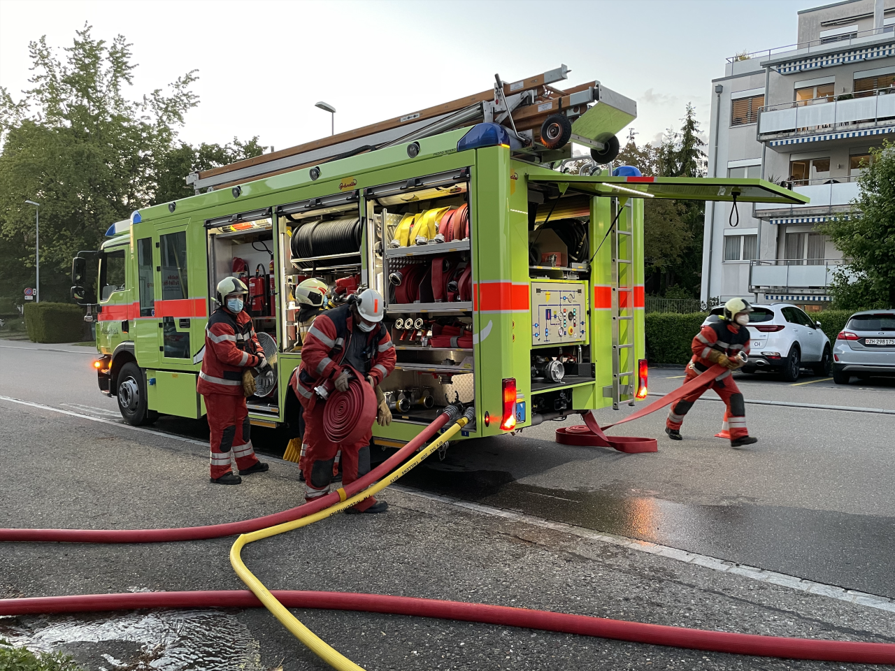 Die Feuerwehr Niederhasli Übung TLF